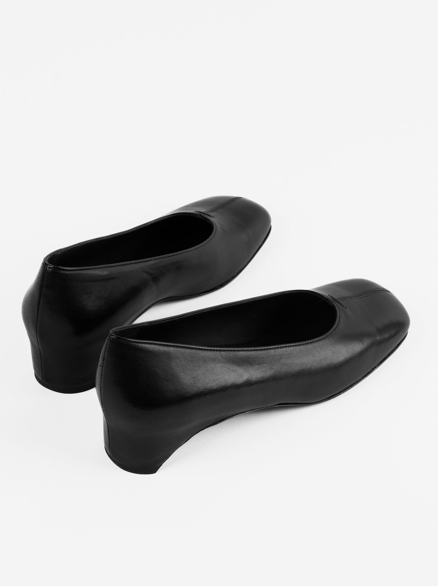 DB01 LOW HEEL